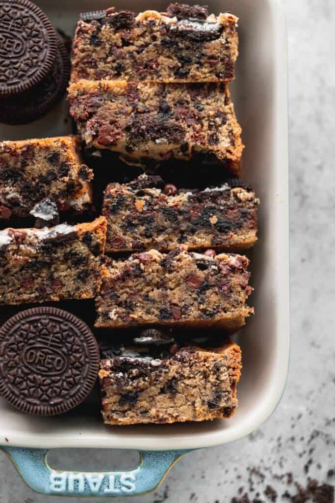 Oreo blondies in a pan.