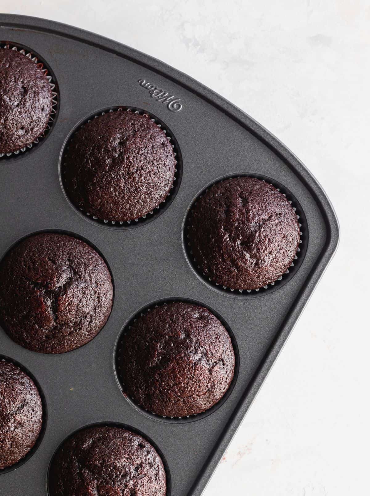 Cupcakes in the tin.