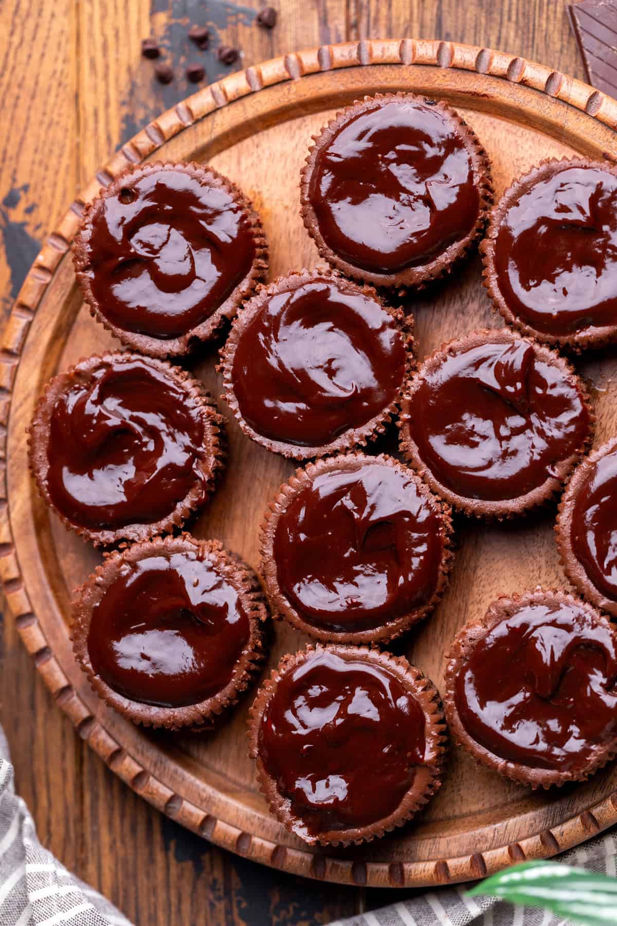 Chocolate ganache on top of cheesecakes.