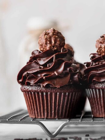 Chocolate fudge cupcakes on a wire rack.