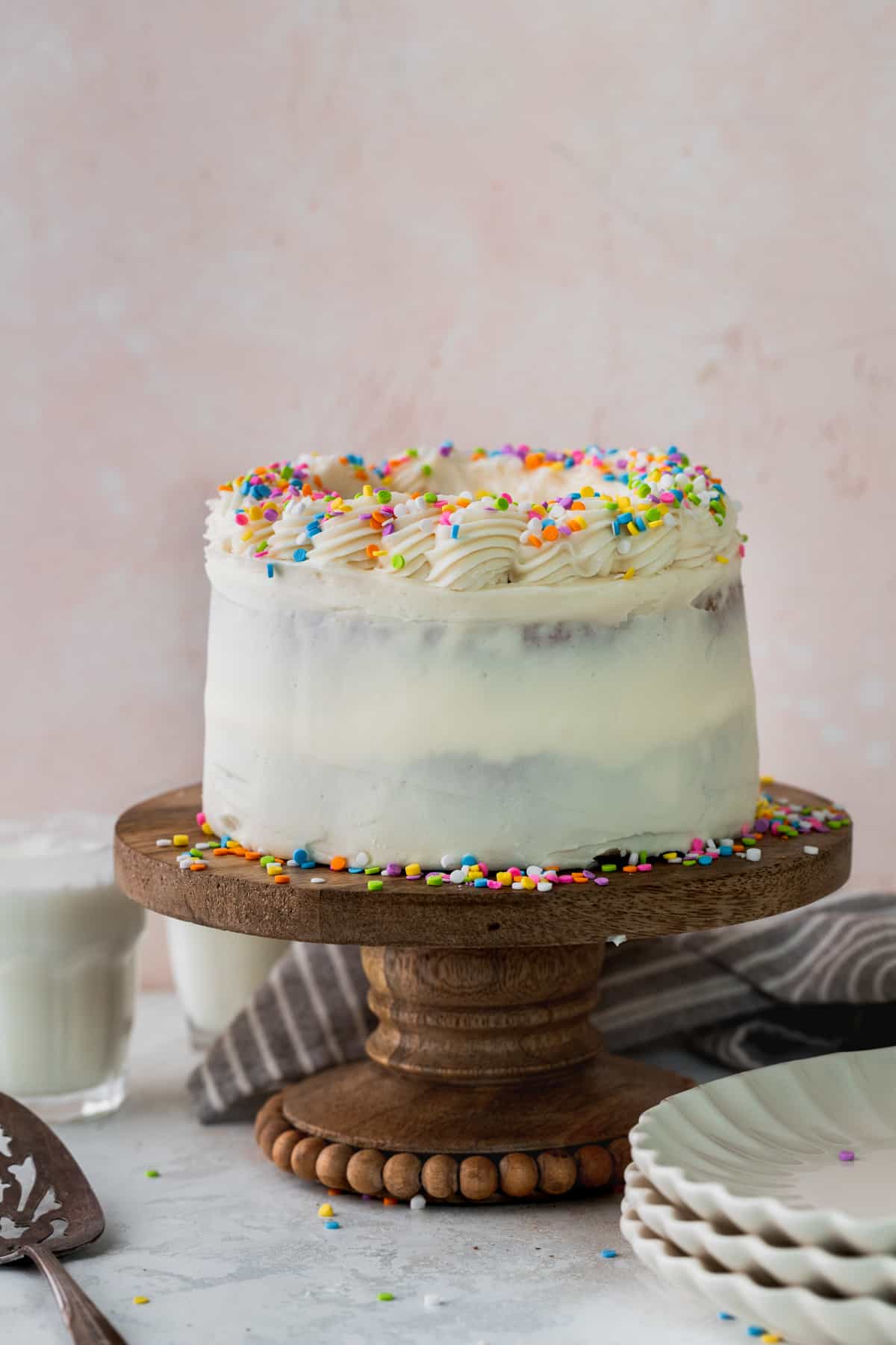 Vanilla cake on top of cake stand.