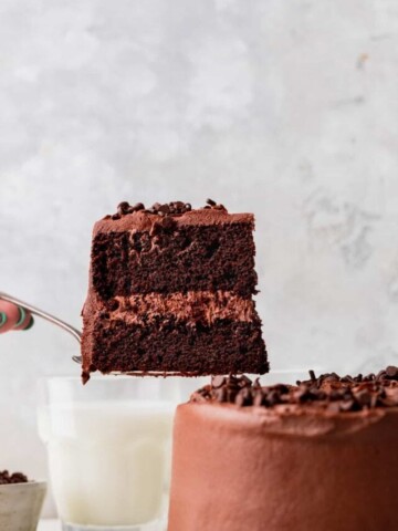 Pulling one slice of the mini chocolate cake out of the cake.