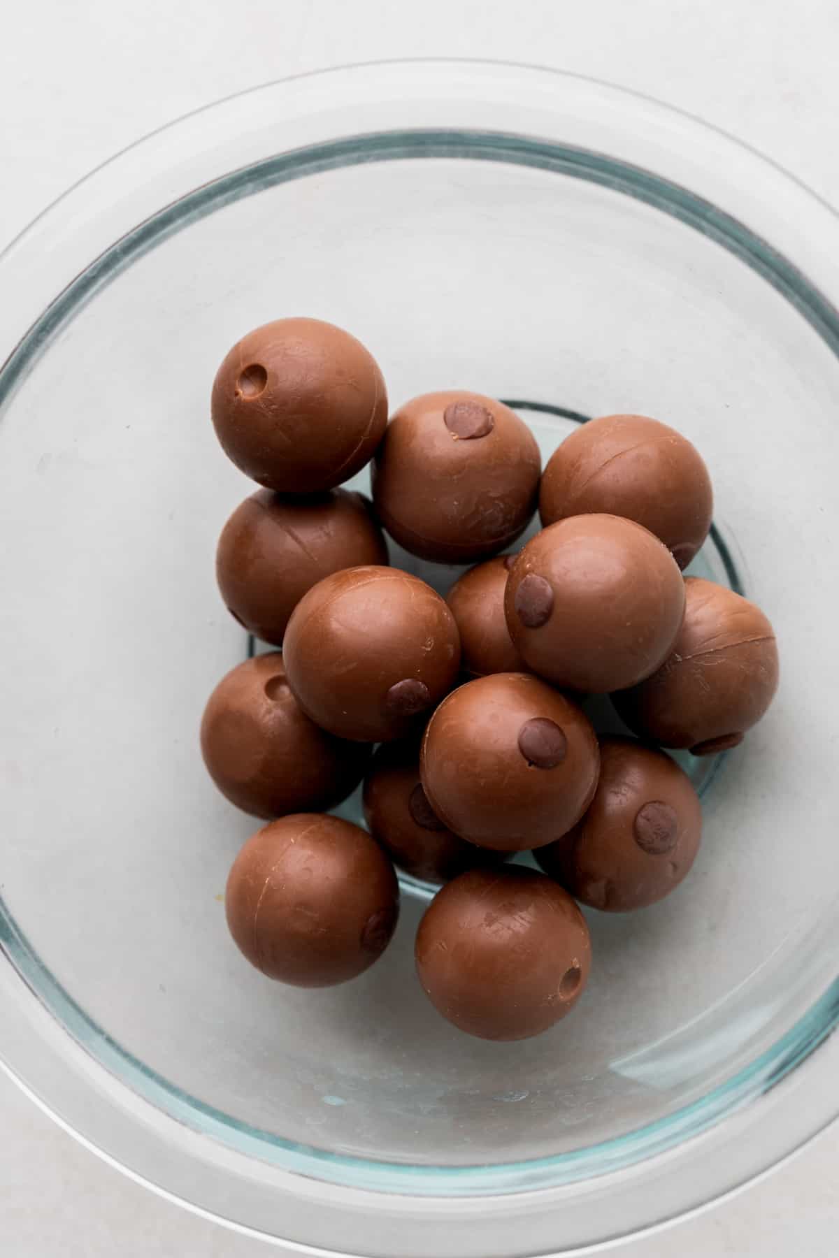 Lindt truffles in a glass bowl.