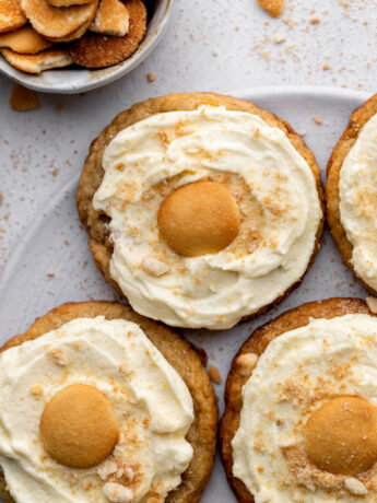 Top view of banana pudding cookies.
