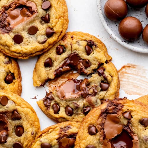 Top view of the Lindt truffle stuffed cookies.