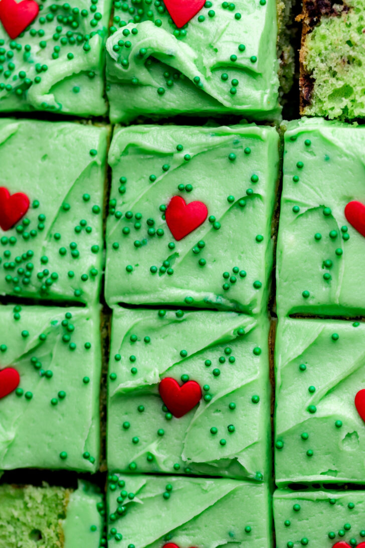 Close up of the top of the grinch cake.