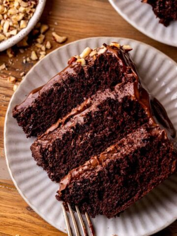 Slice of Nutella cake on a plate.