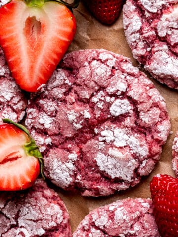 Top view of strawberry crinkle cookies.