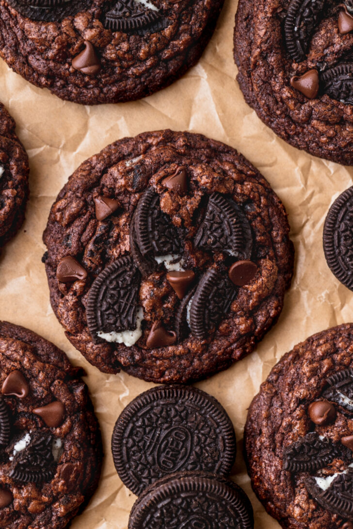 Oreos on top of cookie.