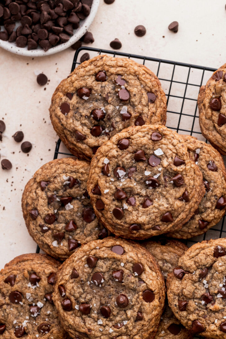 Cookies on top of a wire rack.