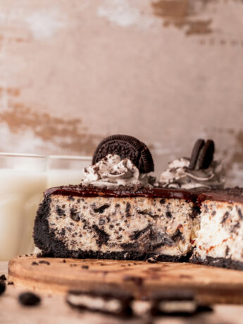 Close up of side view of Oreo cheesecake.