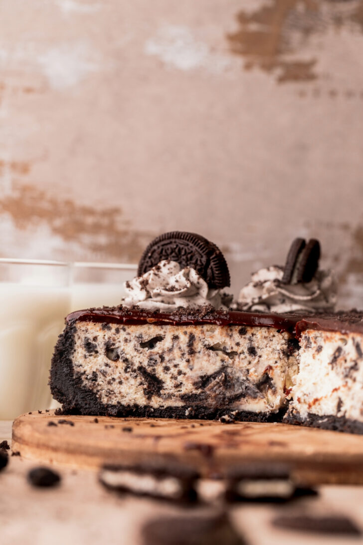 Close up of side view of Oreo cheesecake.