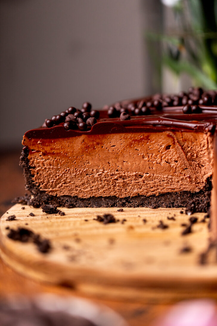 Side view of cheesecake.