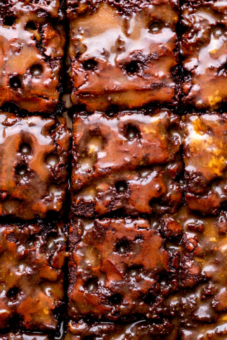 Top view of caramel brownies.