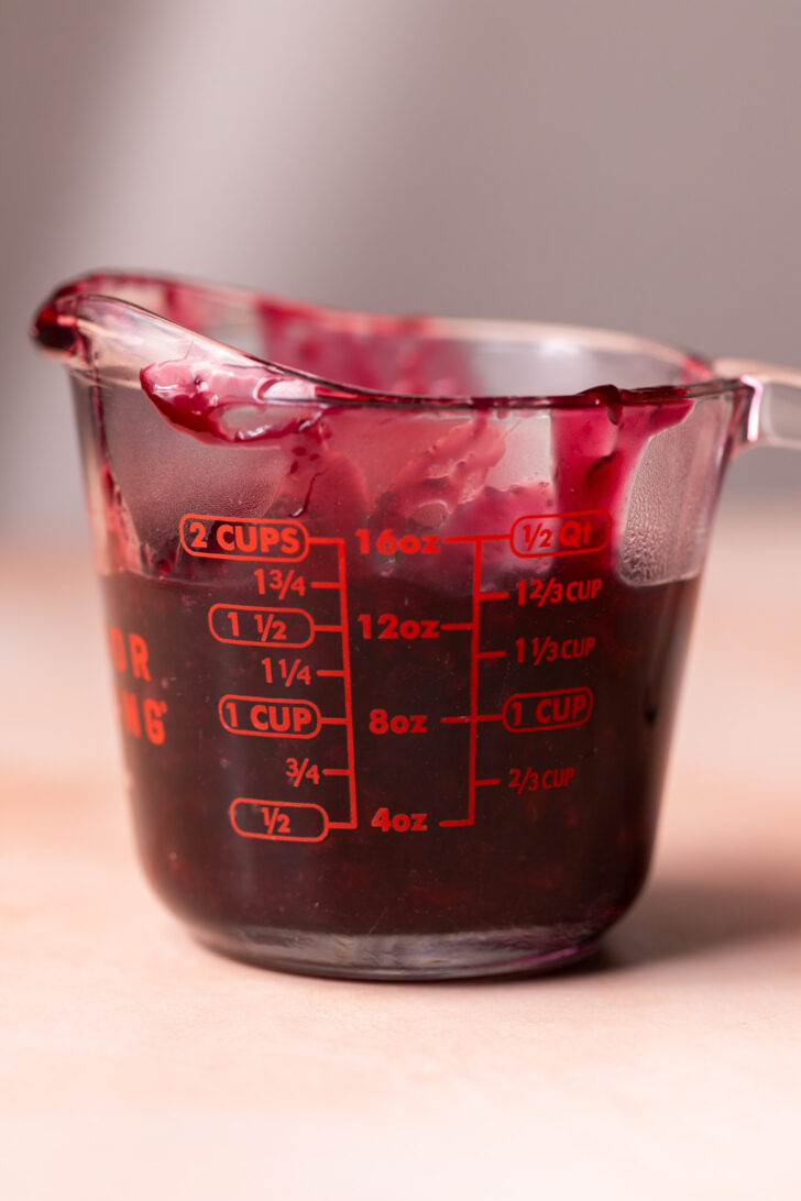 Filling in a wet measuring glass.