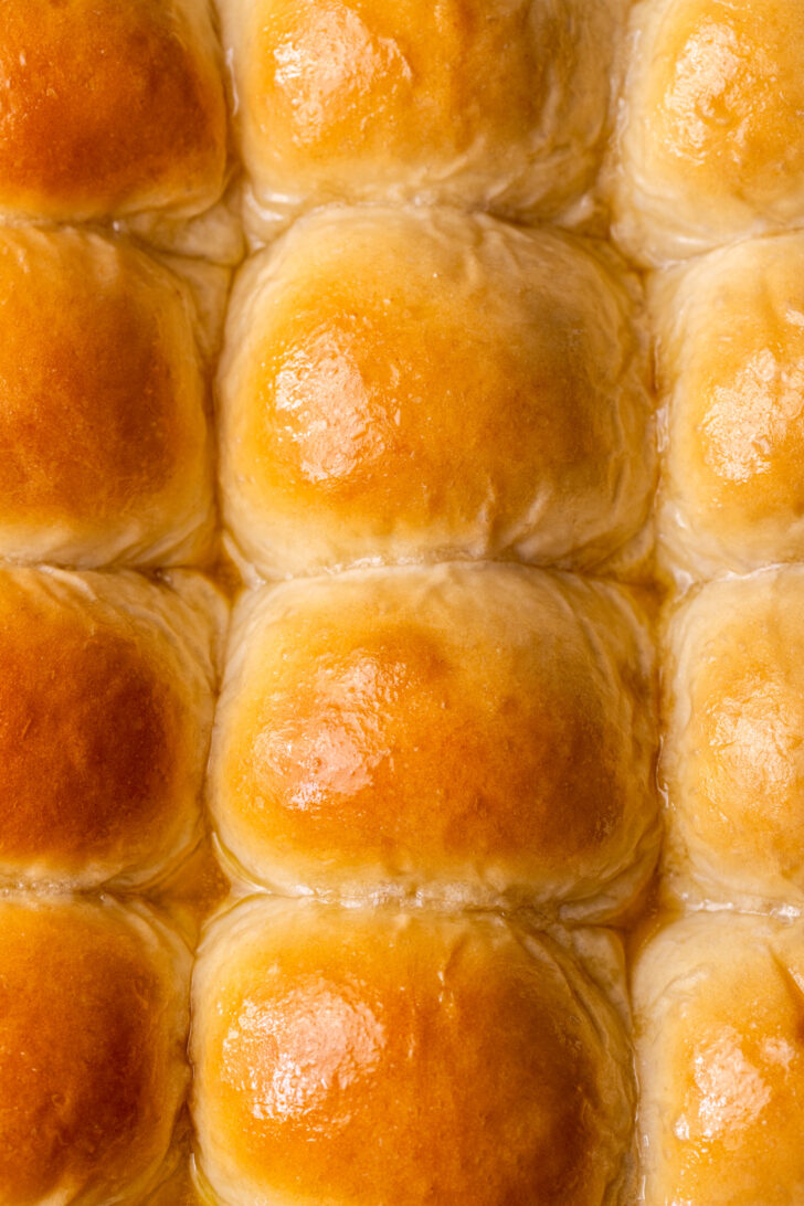 Top view of the dinner rolls.