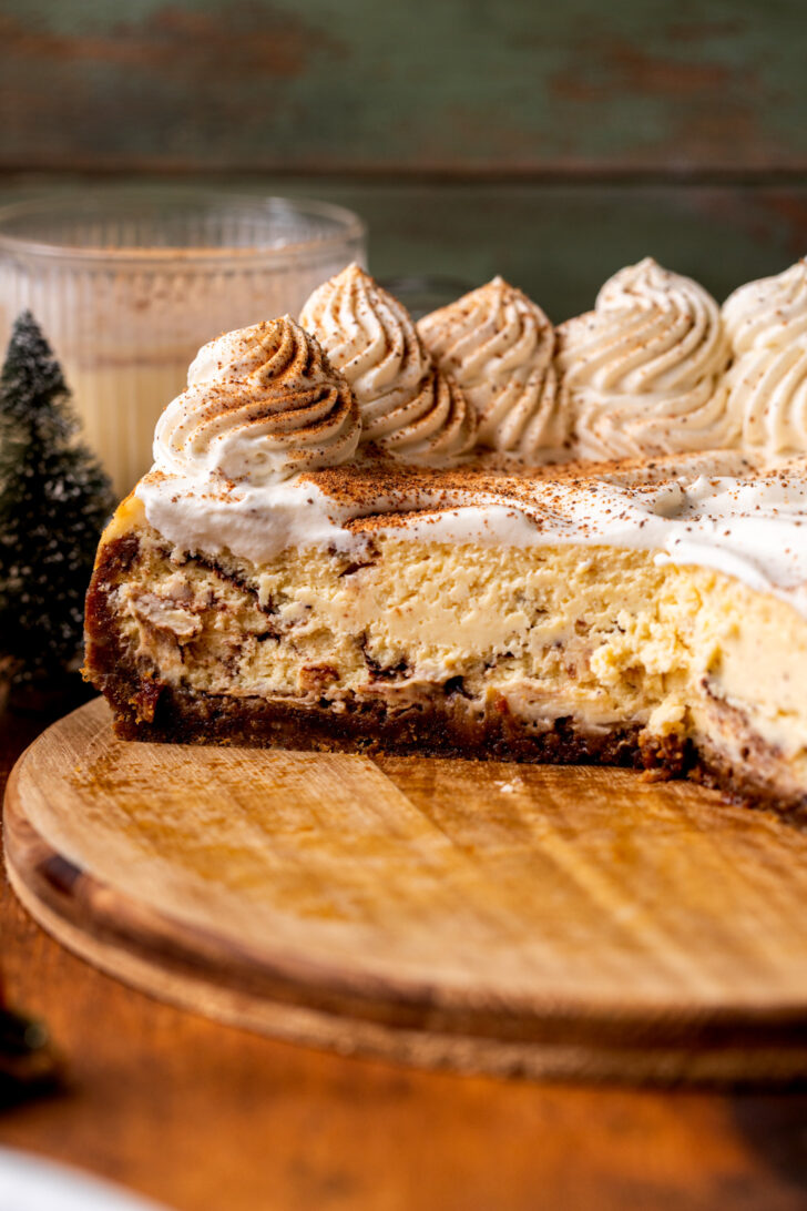 Side view of opened cheesecake.