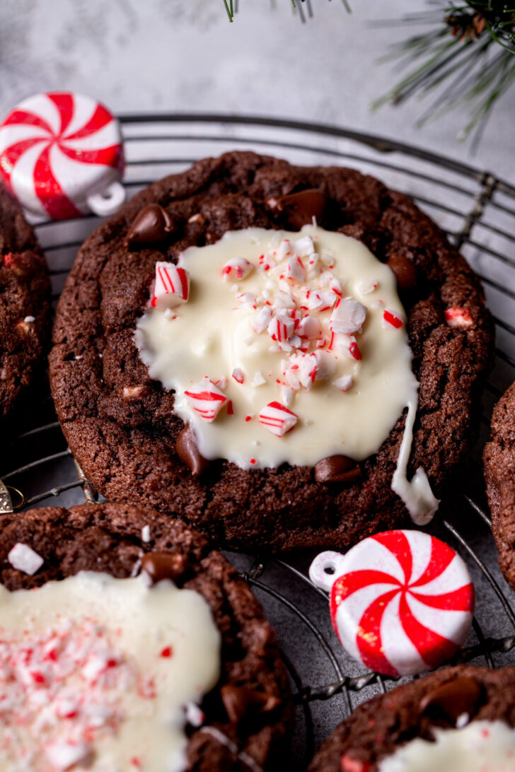 Close up of one cookie on a wire rack.
