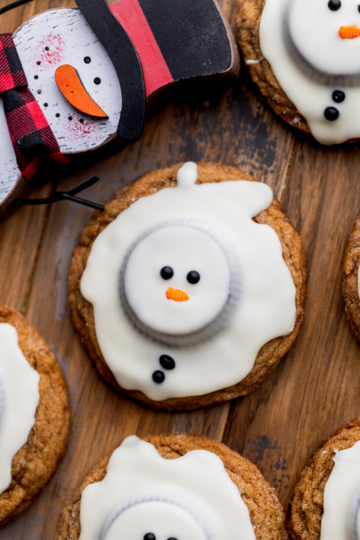 Top view of a snowman cookie.
