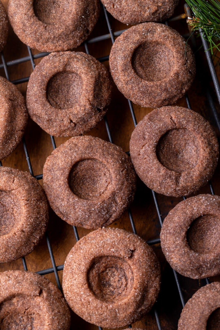 Baked cookies on a wire rack.