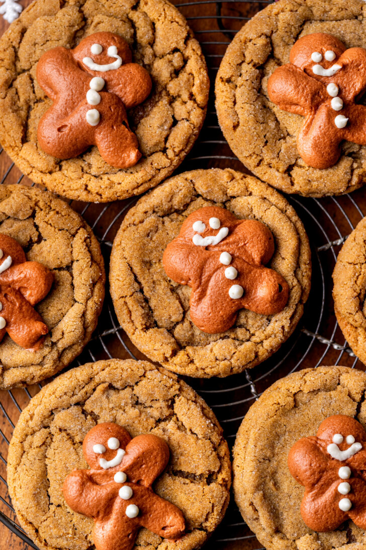 Cookies on a wire rack.