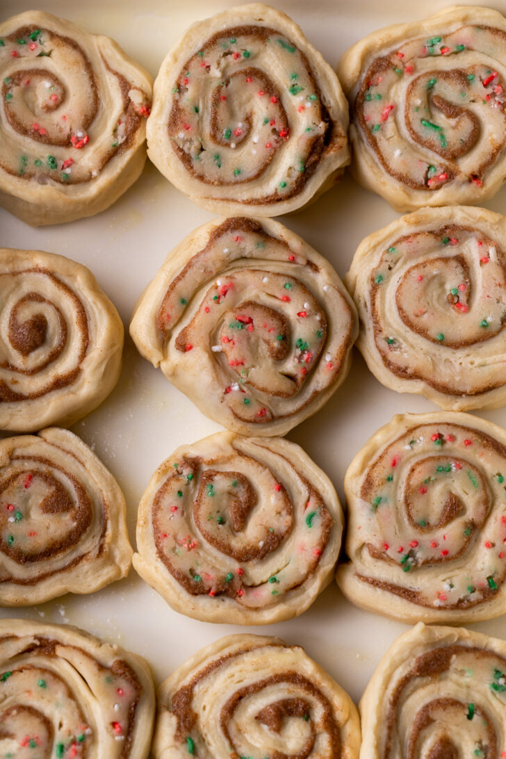 Raw cinnamon rolls in the pan.