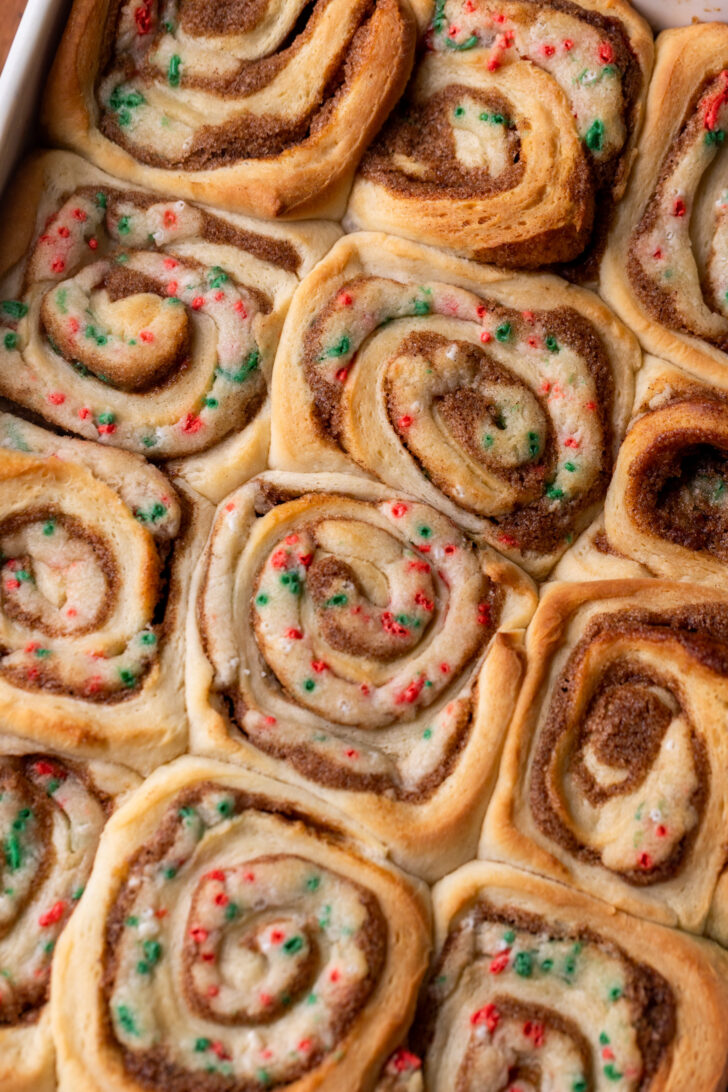 Baked cinnamon rolls in the pan.