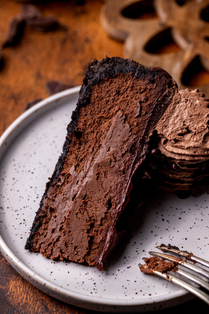 Triple Chocolate Cheesecake with Oreo Crust - The HoneyBee, image size:728x1092