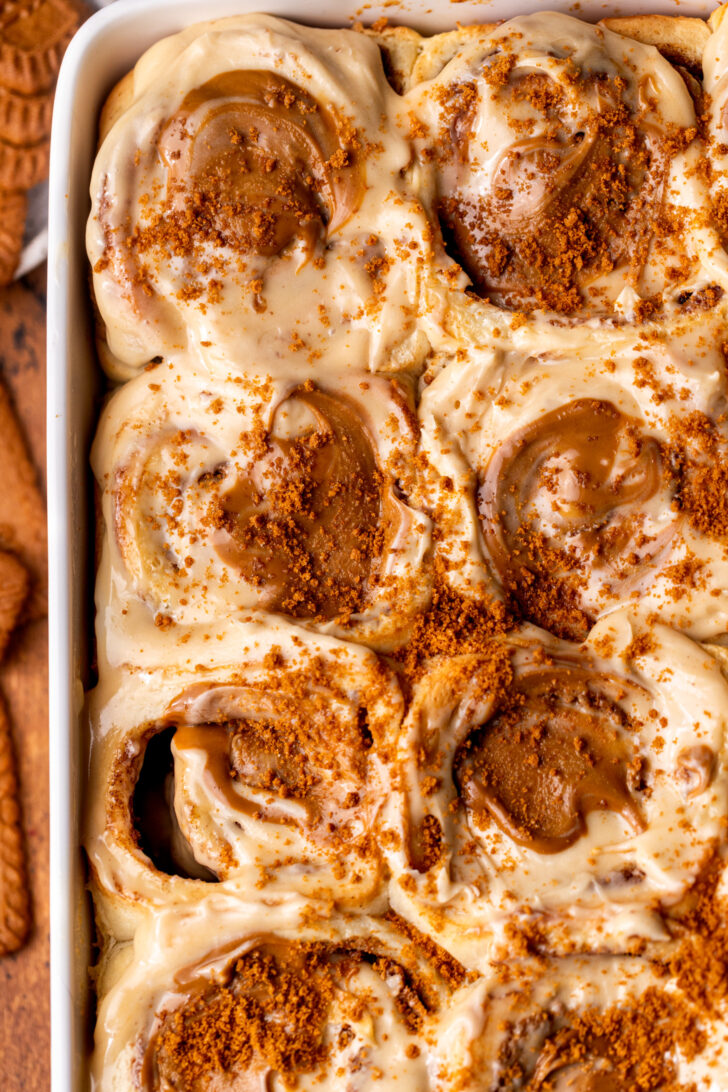 Top view of rolls in the pan.