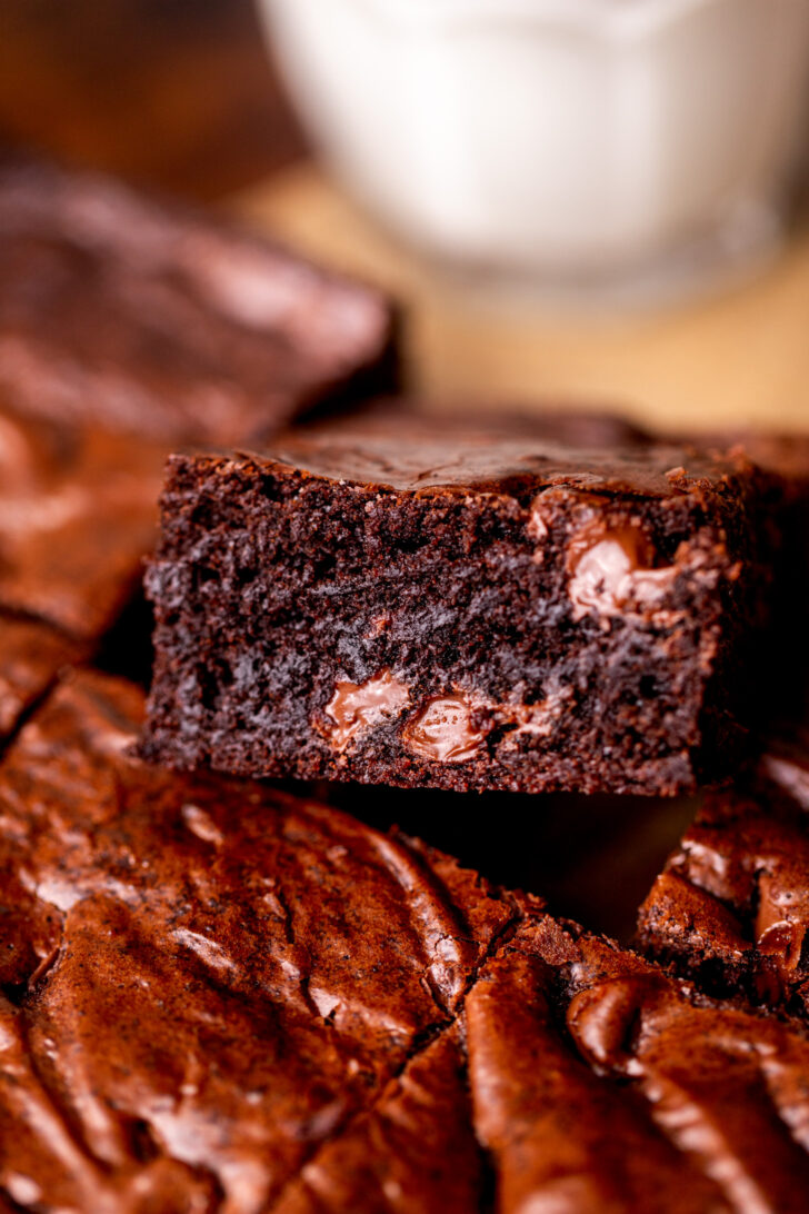 Side view of one slice of brownie.