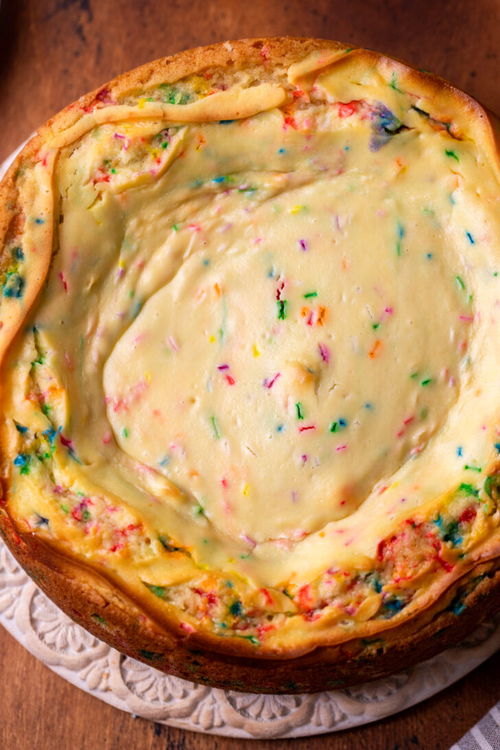 Baked cheesecake on a platter.