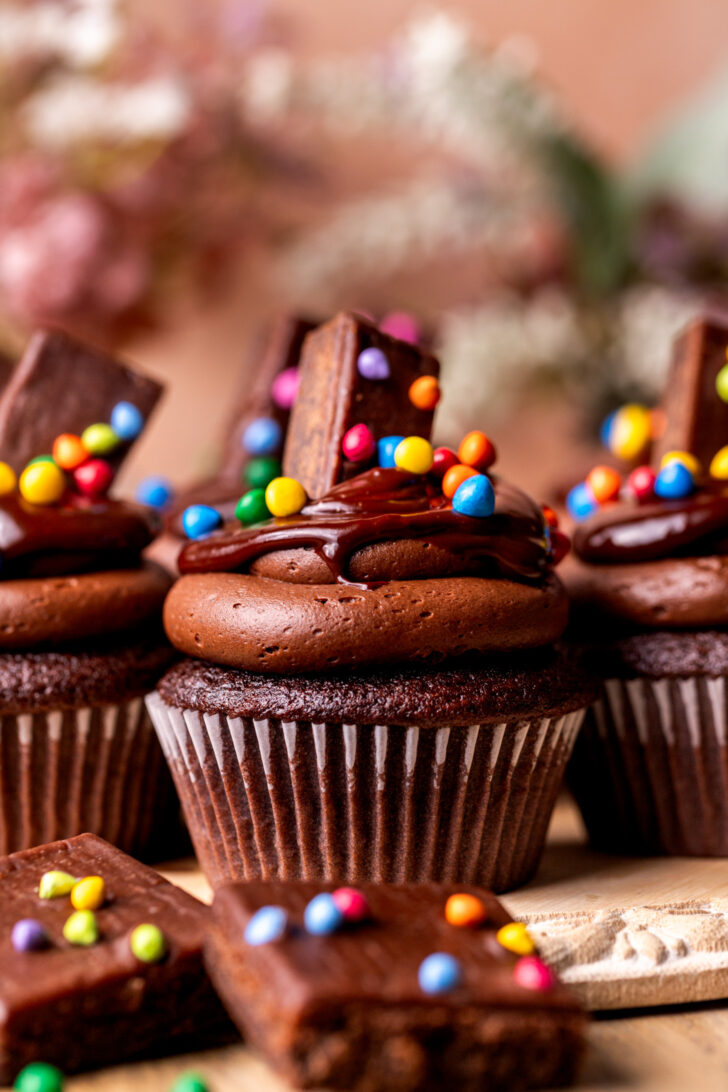 Cupcakes on a wood platter.