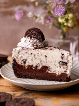 A slice of no bake Oreo pie on a plate.