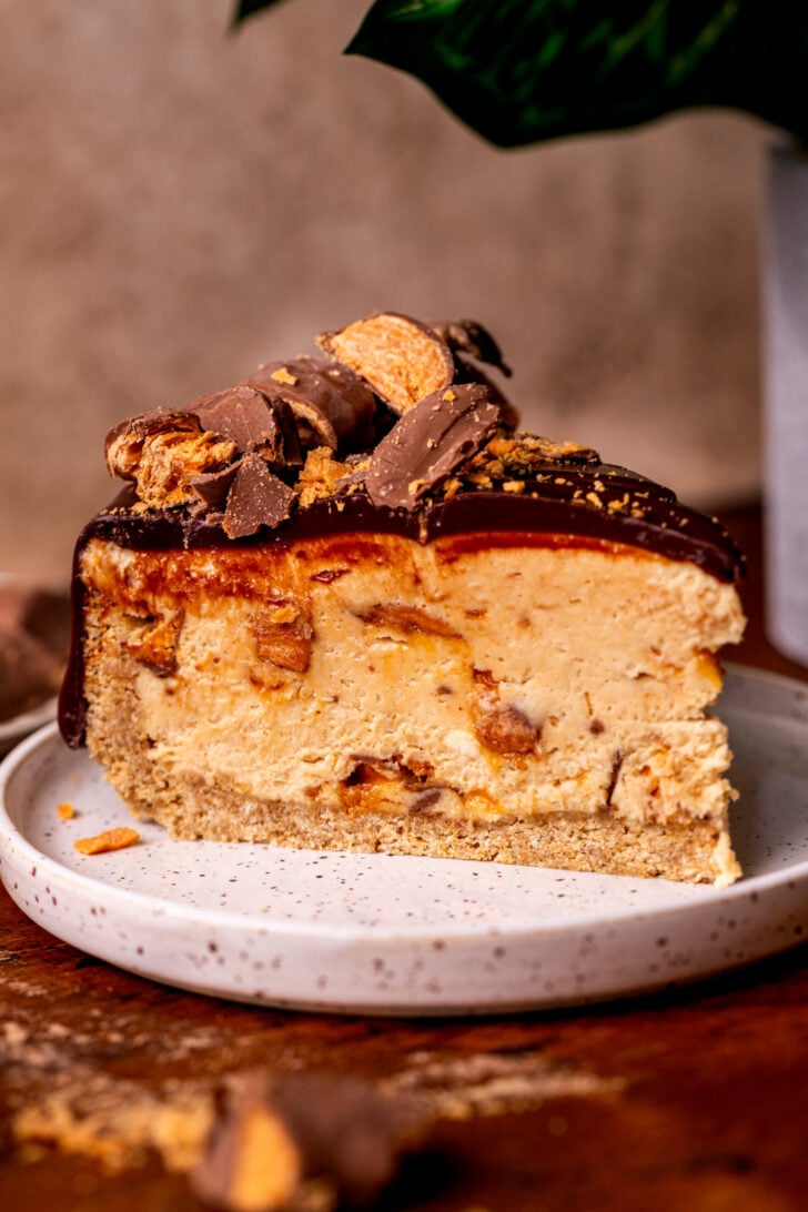 One slice of butterfinger pie on a plate.