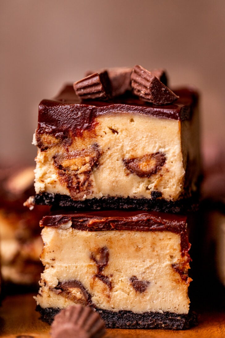 Close up of a stack of 2 cheesecake bars.