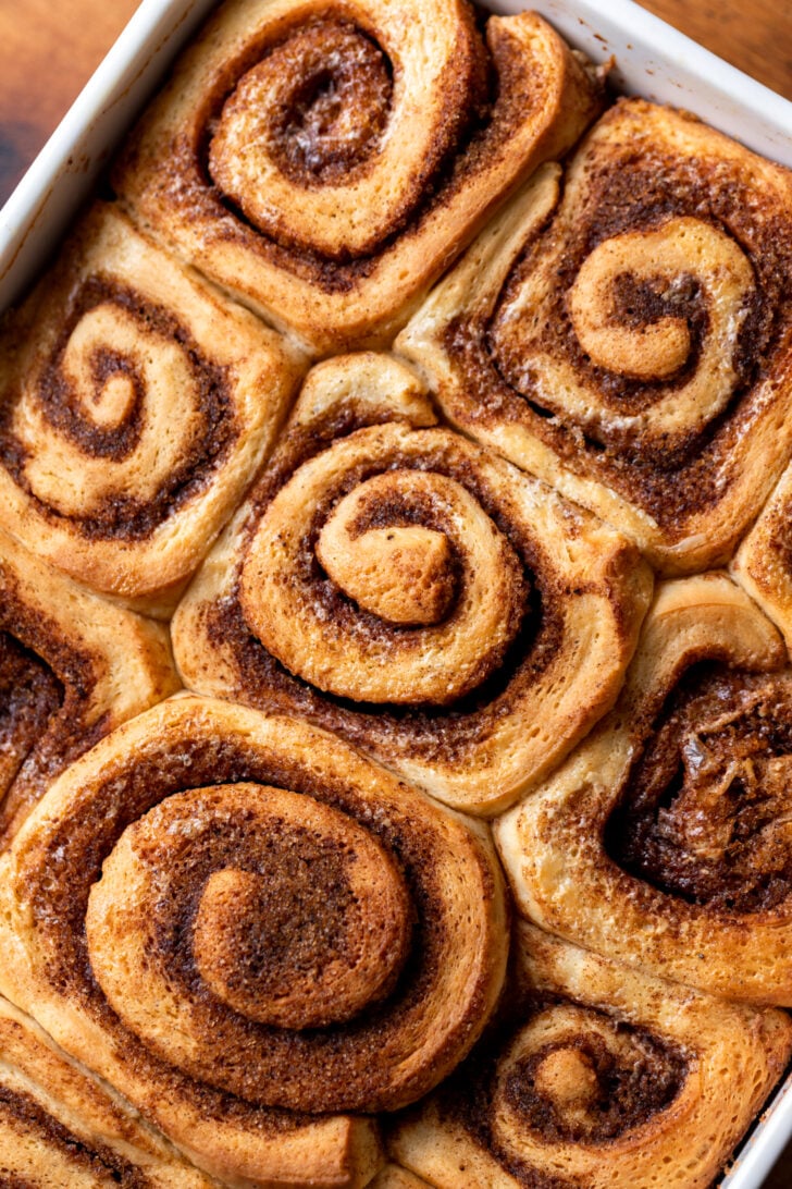 Baked cinnamon rolls in the pan.