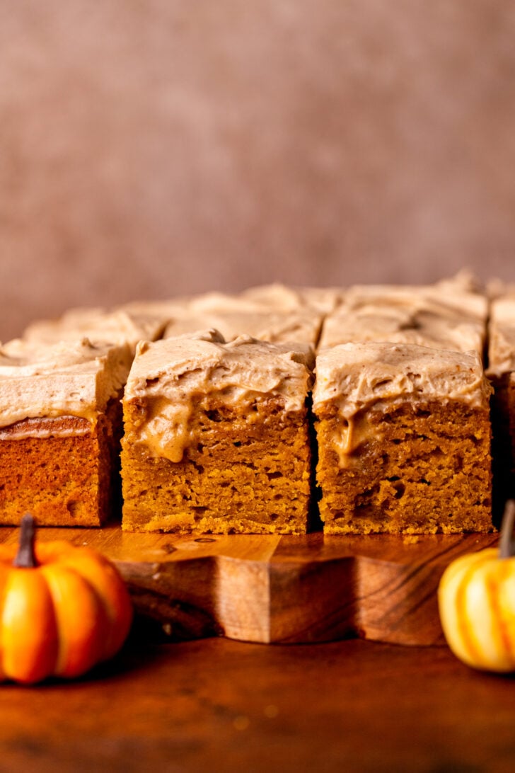 Side view of pumpkin spice latte cake.